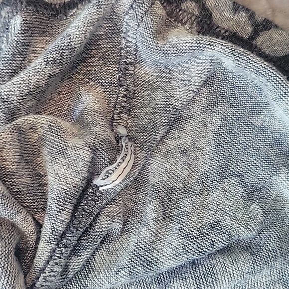 Old Navy Luxe Tee - Picture 4 of 4